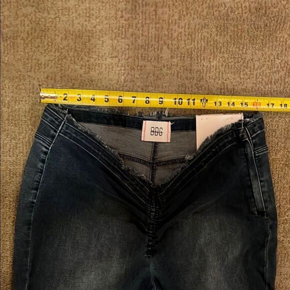 BDG Ruched Dipped V Flare Jeans - Picture 6 of 10